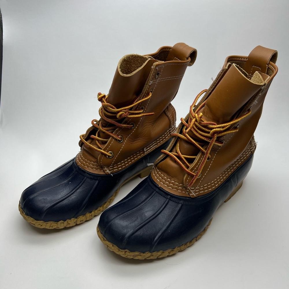 LL Bean Women's Bean Boots, 8"
Women's 7, Medium- lightly worn, great condition
